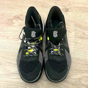 NIKE - Kyrie 11/23 sneaker men size 11